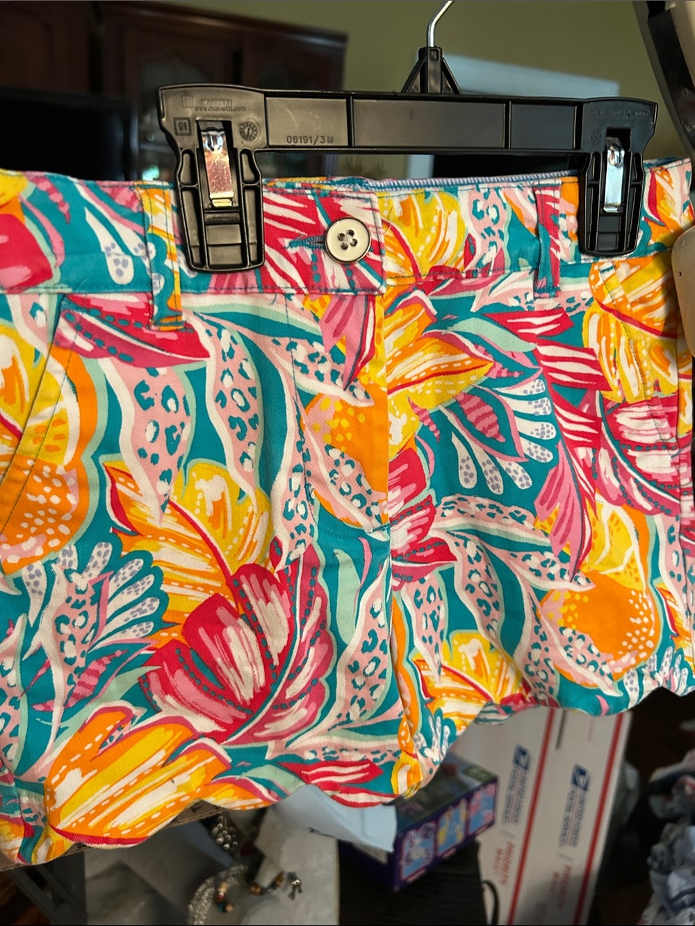 Girls Tropical Print Shorts -scalloped Legs-
Size 10 EUC